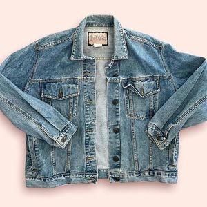 Vintage denim jacket 🌀